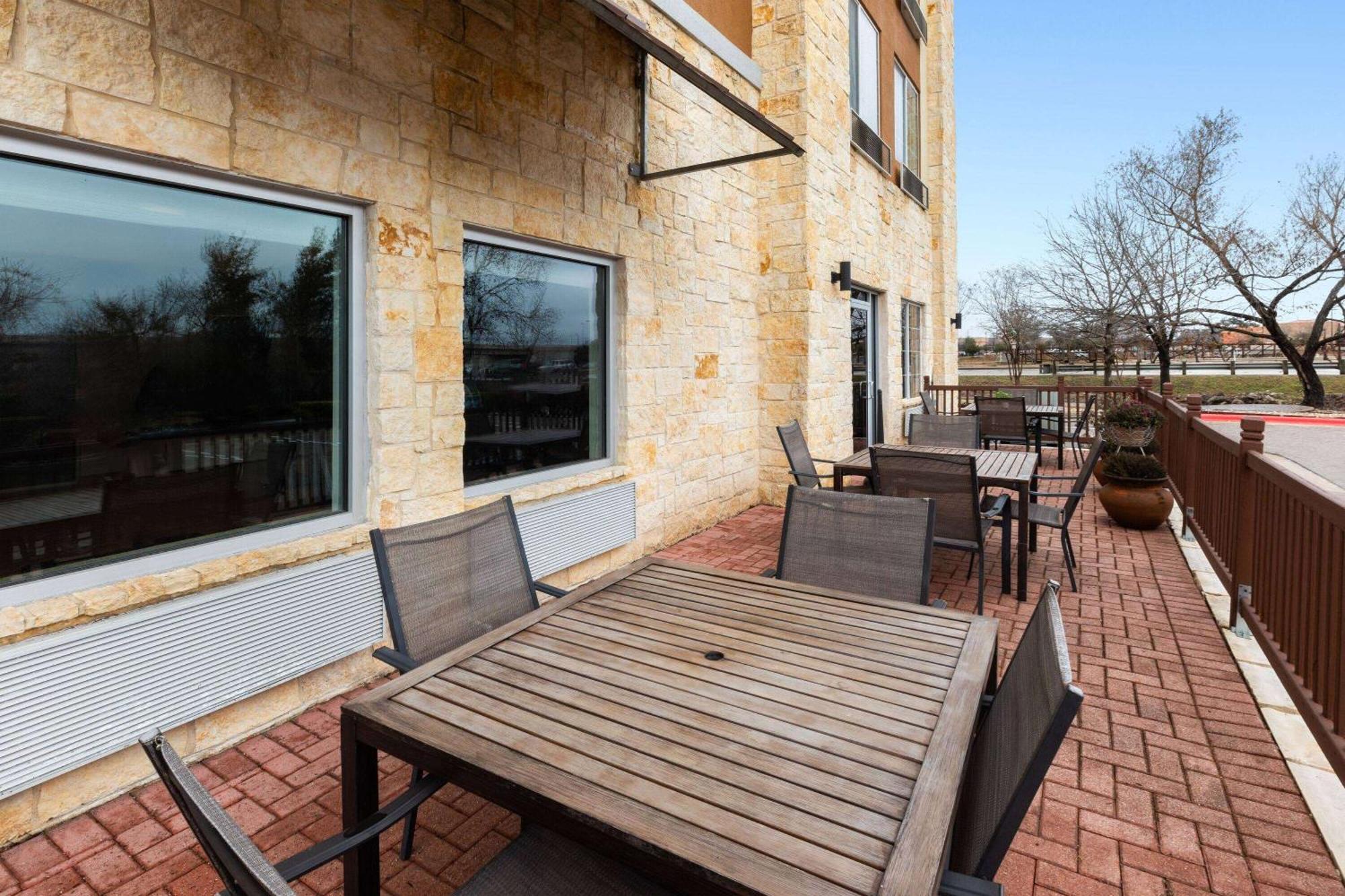 La Quinta by Wyndham Austin - Cedar Park Hotel Bagian luar foto